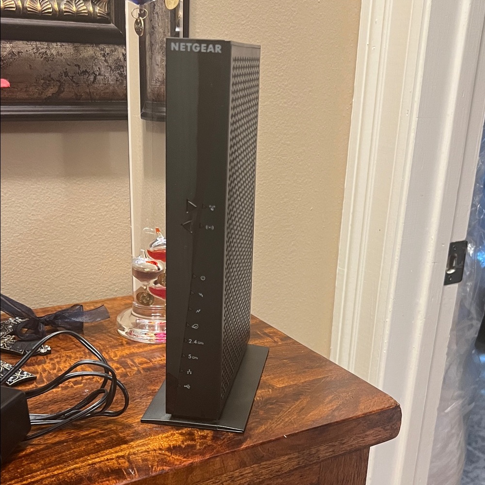 NETGEAR Black Vertical Modem, EUC